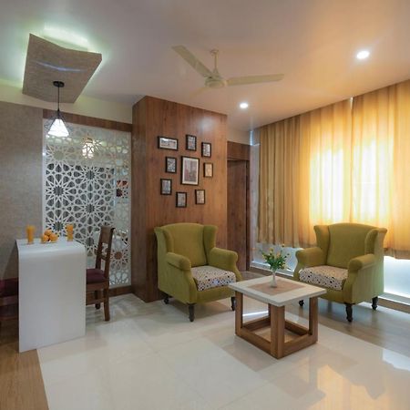 Hotel Monarch International Bangalore Exterior photo