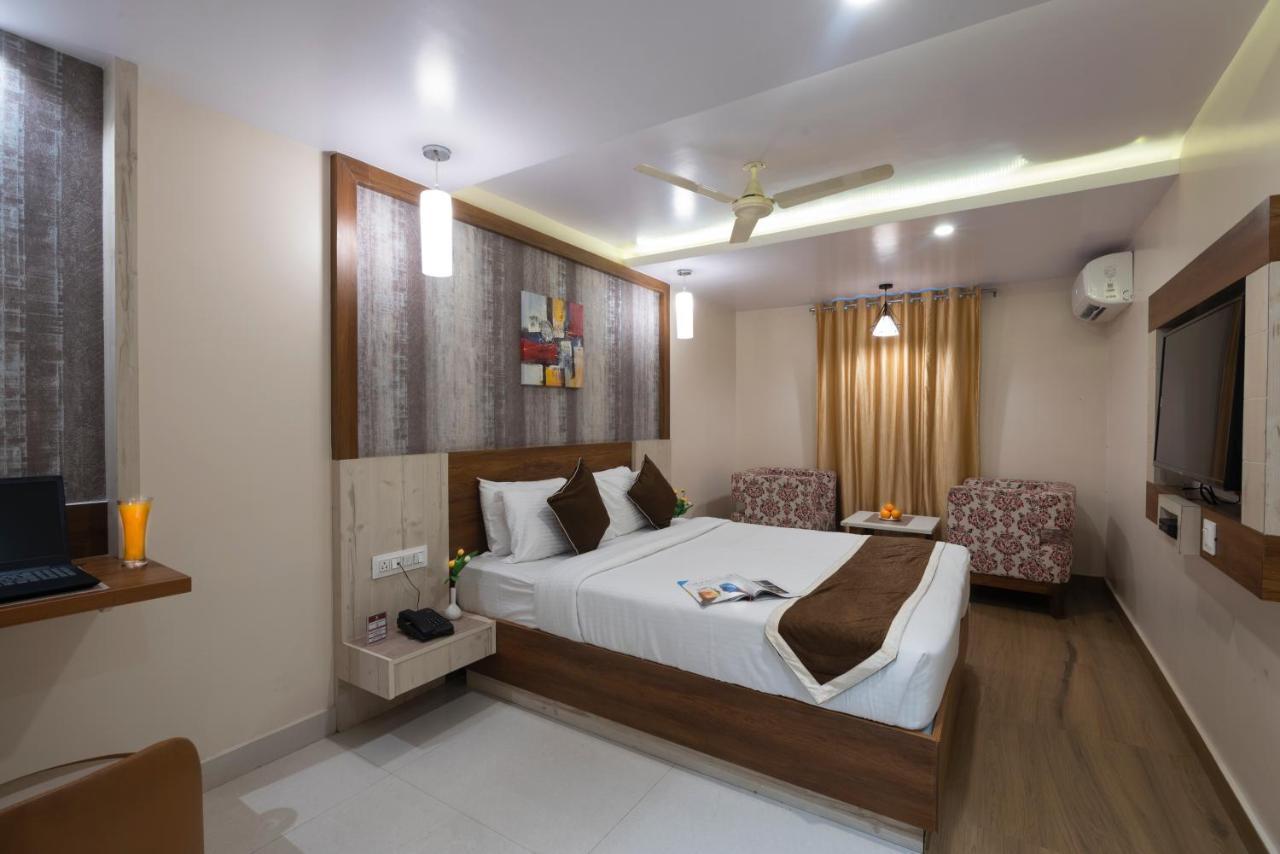 Hotel Monarch International Bangalore Exterior photo