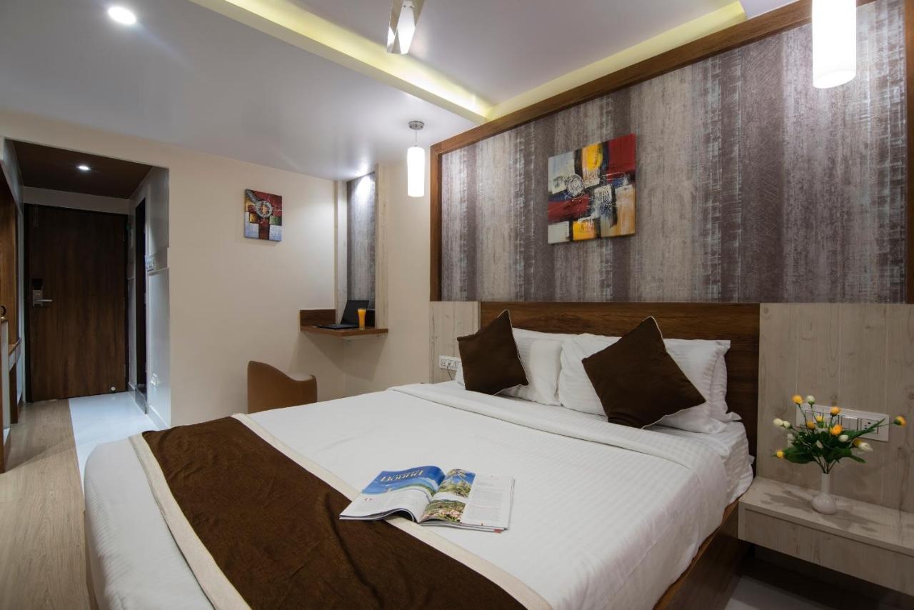 Hotel Monarch International Bangalore Exterior photo