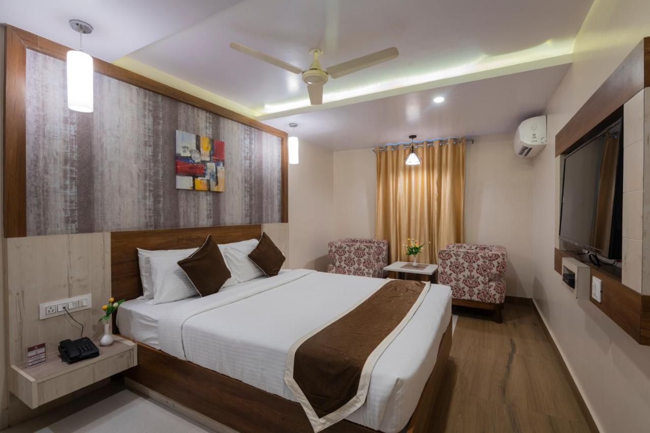 Hotel Monarch International Bangalore Exterior photo