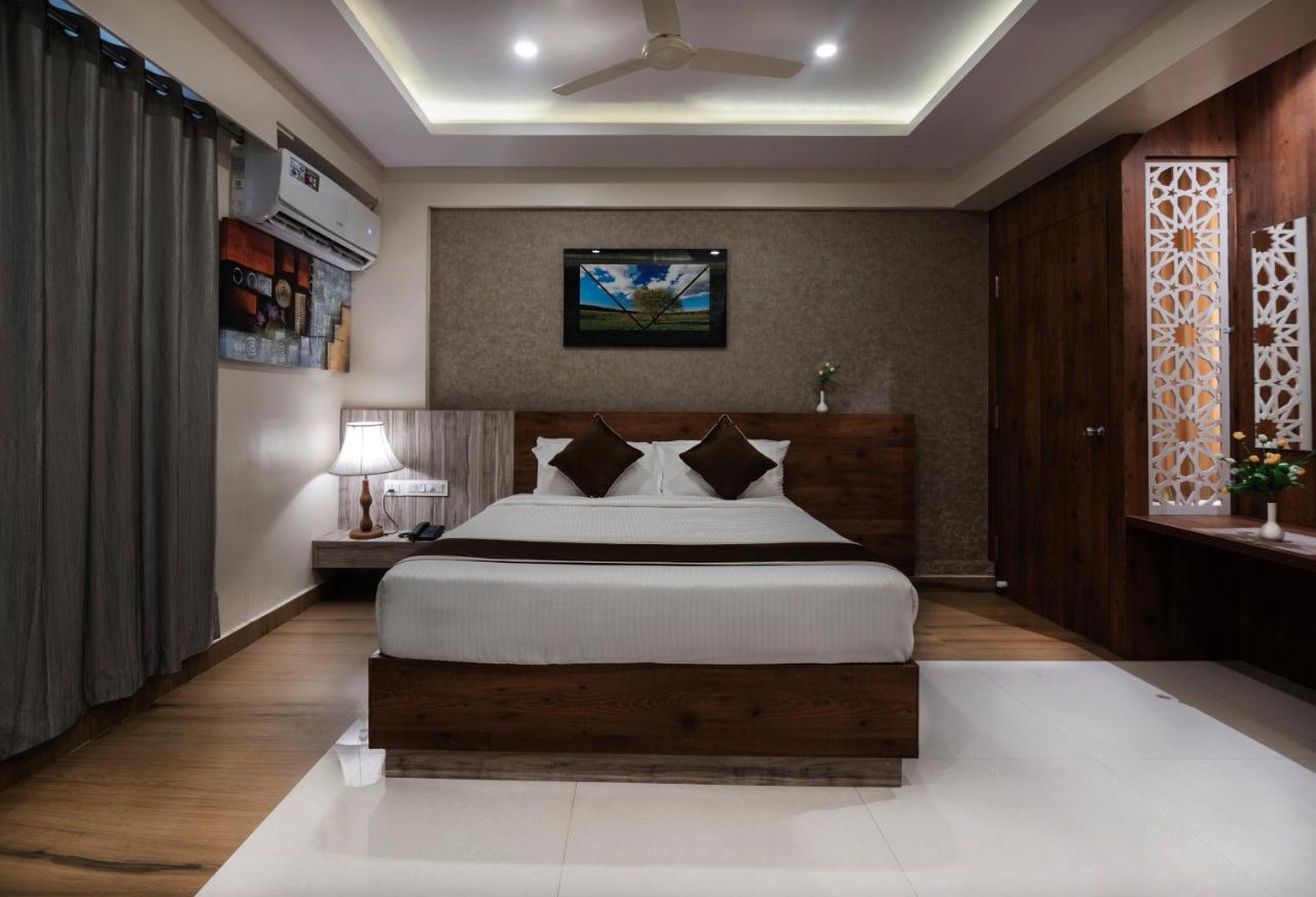 Hotel Monarch International Bangalore Exterior photo